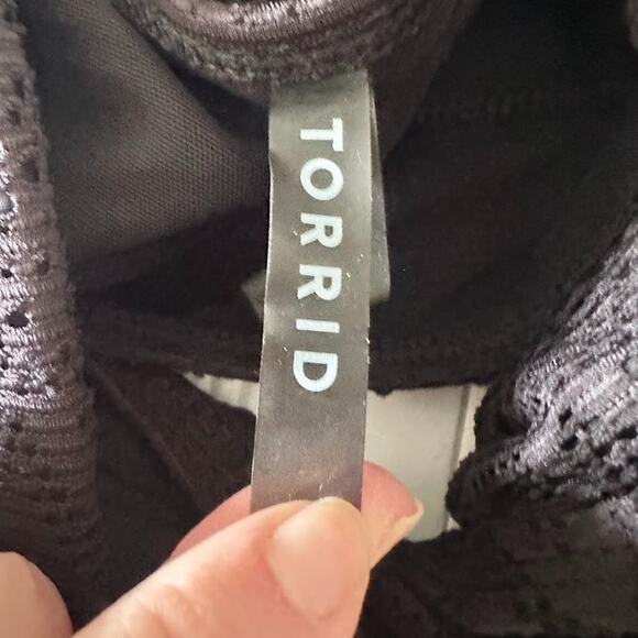 Torrid Bikini Top Womens 2 2X Swimsuit Swim Beach Resort Cruise Black Padded - Picture 8 of 10